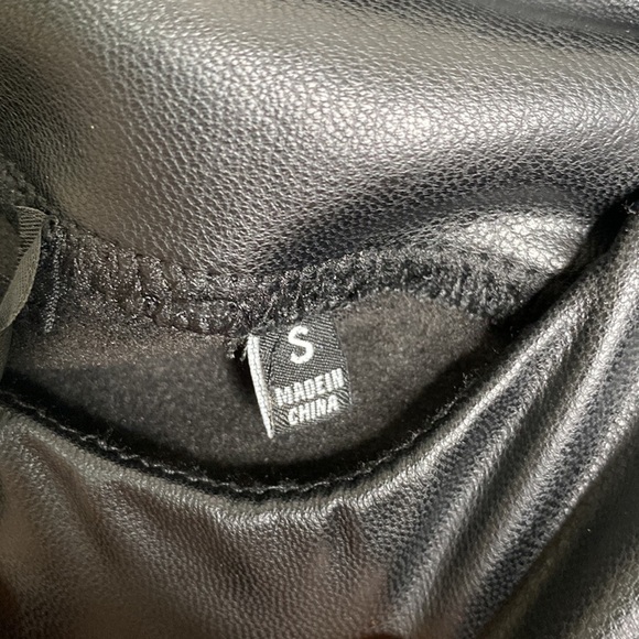 7 FAMK vegan faux leather high rise black leggings Sz small EUC - Picture 4 of 5